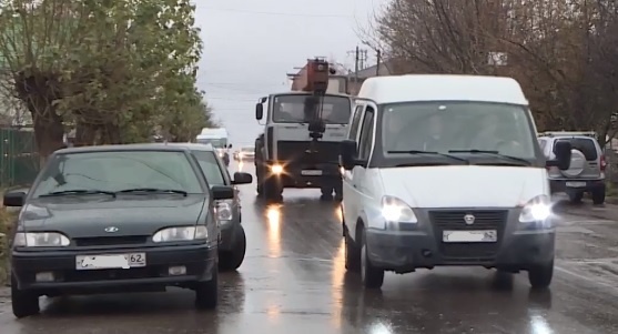 В Рязани столкнулись микроавтобус и грузовик
