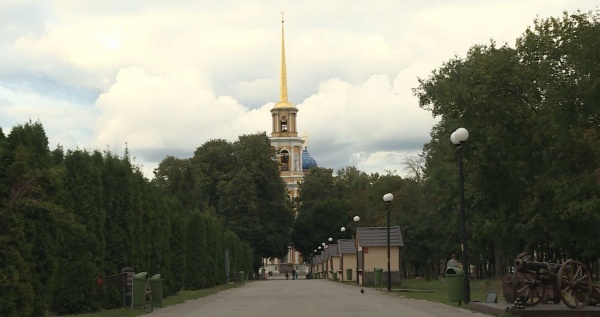 Памятный камень в Кремлевском сквере перенесли на новое место