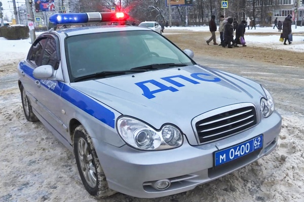 Два отечественных легковых авто столкнулись в Рязани