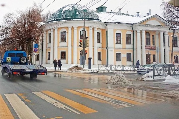 В Рязани 16-летняя девушка попала под колеса автомобиля