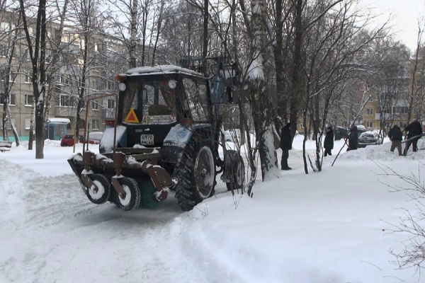 Рязанцам рассказали, можно ли складировать снег во дворах