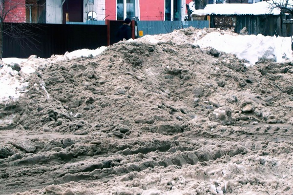 Областная прокуратура в январе выявила более 100 нарушений, связанных с уборкой снега
