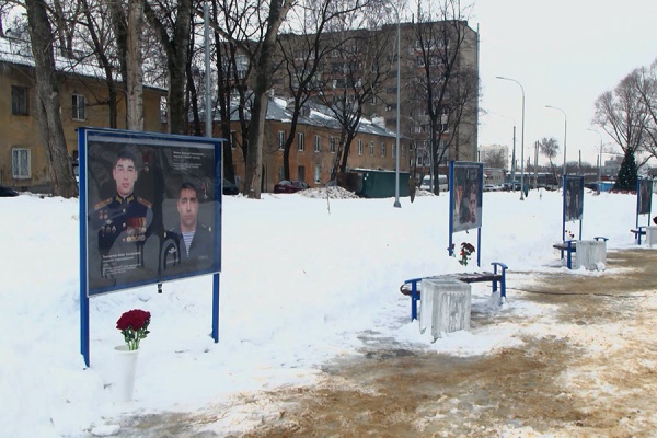 В Гвардейском сквере обновили фотовыставку «Время выбрало нас»