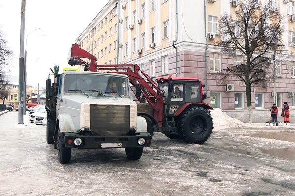 В Рязани продолжается круглосуточная уборка снега 