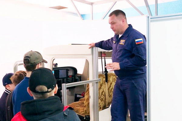 Школьники побывали с экскурсией в Сасовском летном училище