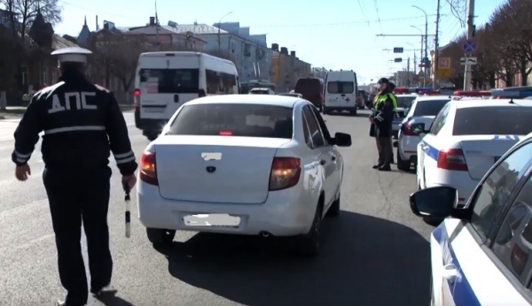 В центре Рязани полицейские остановили пьяного водителя «Мерседеса»