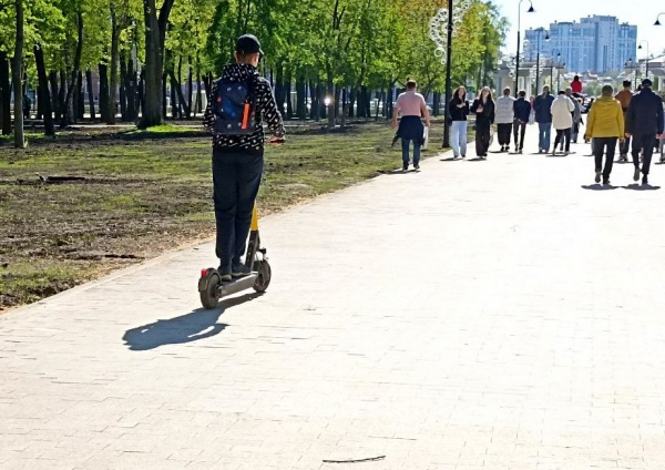 На Почтовой установили знаки, запрещающие движение на самокатах