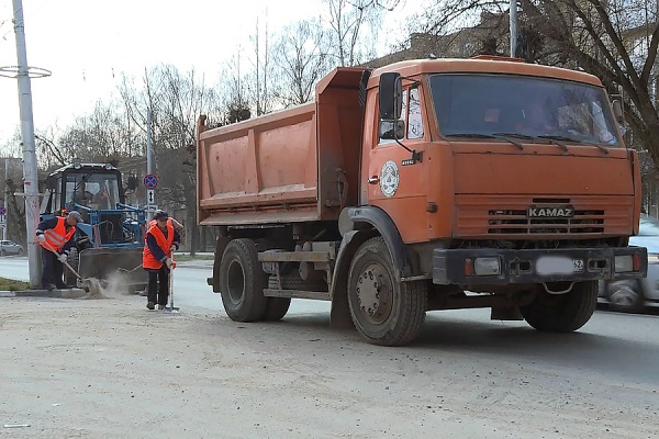 Ночью в Рязани убрали более 60 кубометров смета и грунтовых наносов