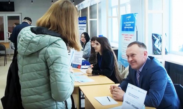 200 соискателей посетили общегородскую ярмарку вакансий в Рязани