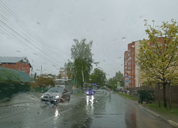 В Рязани устраняют последствия непогоды