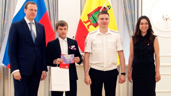 Губернатор Павел Малков вручил паспорта рязанским школьникам