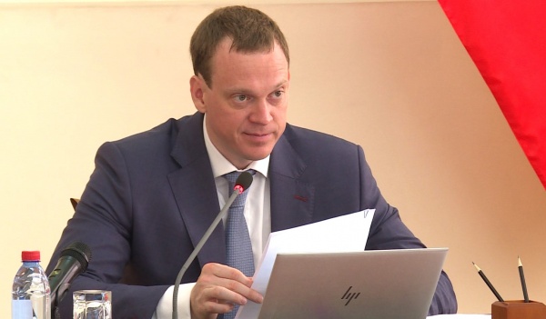 Павел Малков напомнил директорам соцобъектов, что летом каникулы только у учащихся