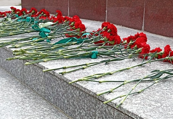В Рязани возложили цветы к памятнику ветеранам подразделений особого риска