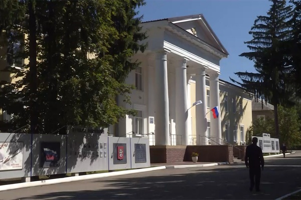 У Сасовского летного училища гражданской авиации благоустроят березовую рощу