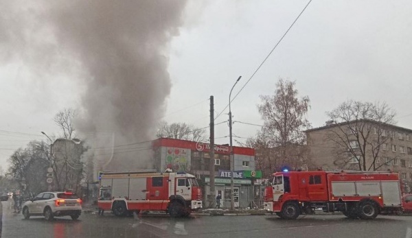 В Рязани сгорела палатка с шаурмой