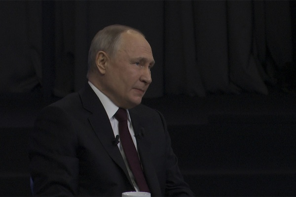 Началась прямая линия с Президентом Владимиром Путиным