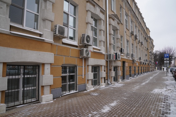 В областном центре продолжается уборка дорог