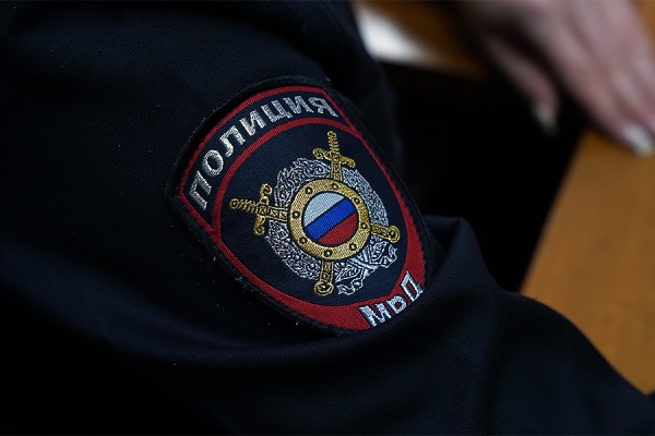 В Рязани пьяный мужчина угрожал зарезать мать осколком стекла