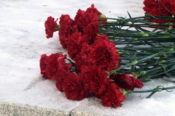 На здании рязанской школы № 53 установили мемориальную доску в честь героя СВО