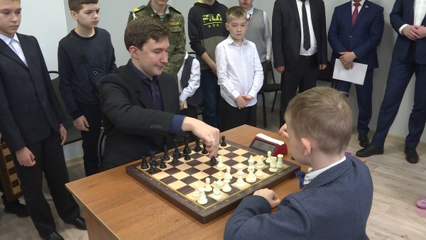 Чемпион мира по шахматам Сергей Карякин сыграл с девятилетним рязанцем
