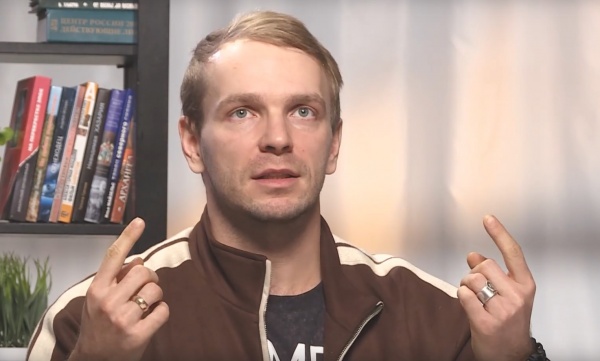 «Разные люди»: актер Илья Малаков
