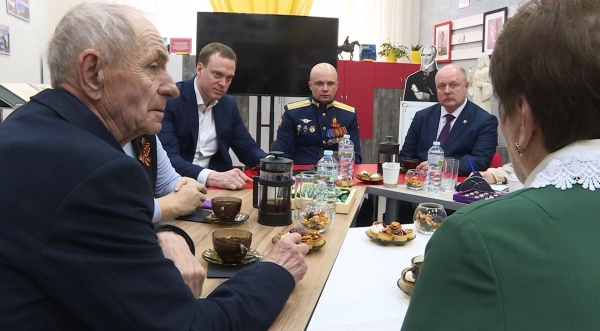 Павел Малков встретился с родными бойцов героической шестой роты