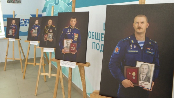 В штабе «Единой России» открыли фотопроект ко Дню Победы