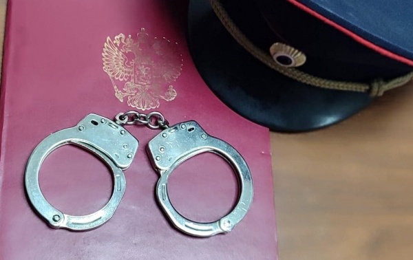 Житель Тумы грозил убить квартирную хозяйку поленом