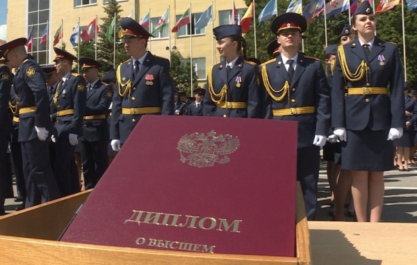 32 выпускника Академии ФСИН получили дипломы с отличием