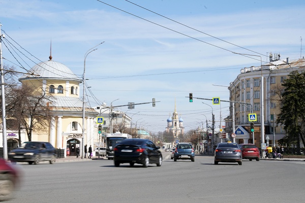 Движение на площади Ленина частично перекрыли до конца сентября