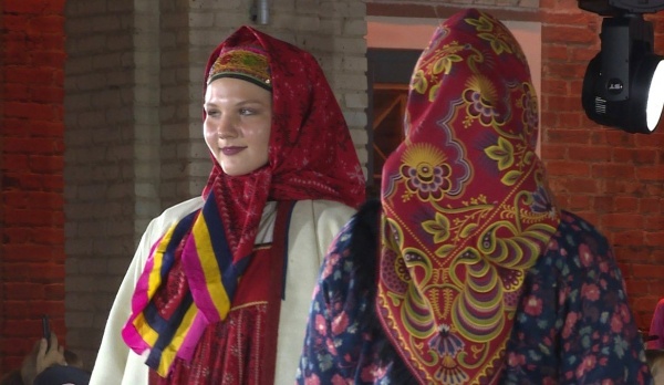 На Рязанской ВДНХ прошел показ костюмов XIX века