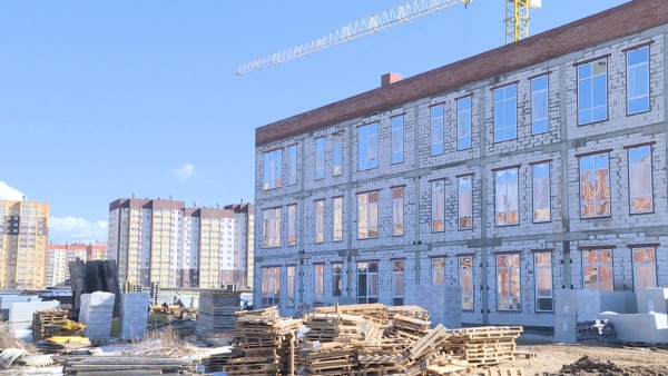 Новую школу в Семчине построили уже наполовину