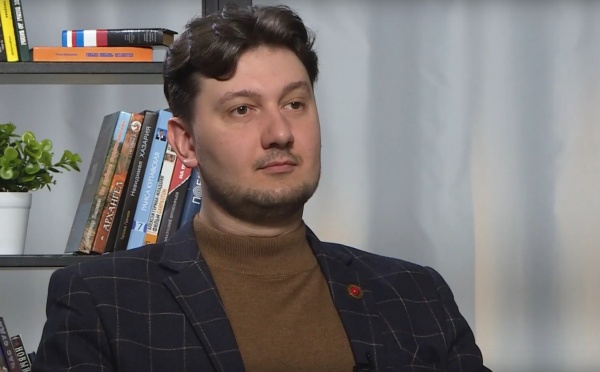 «Разные люди»: преподаватель английского языка и переводчик Алексей Калинцев