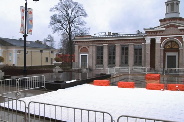 На Рязанской ВДНХ готовят к открытию большой каток