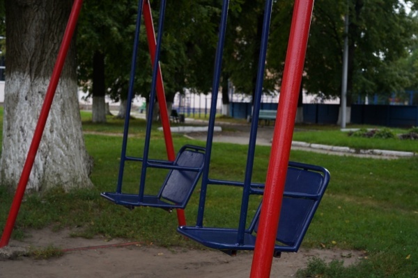 Площадку с качелями на Рязанской ВДНХ закрыли на две недели