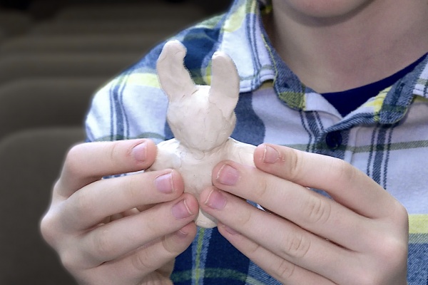 В Рязани дети с нарушением зрения слепили новогодние игрушки