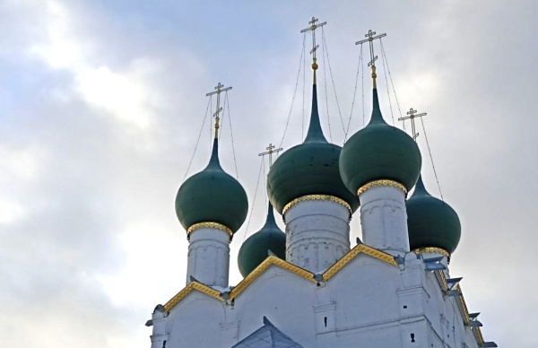 Для храма в Листвянке освятили кресты и купола