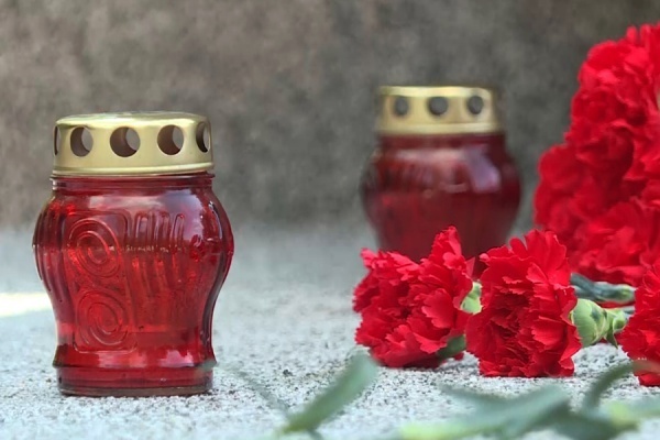 В Гвардейском сквере почтили память Героев Отечества