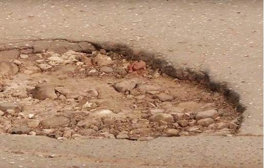 Губернатор распорядился отсыпать щебнем дорогу в Захаровском районе