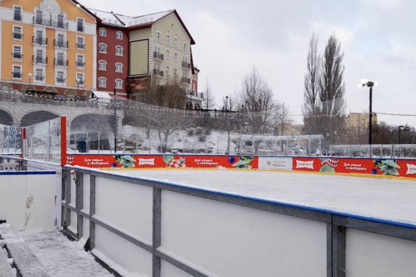 На Лыбедском бульваре прошло торжественное открытие катка