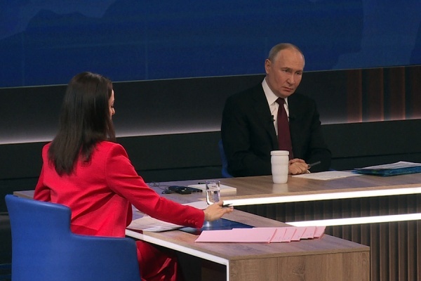 Прямая линия Президента России продолжалась более 4 с половиной часов
