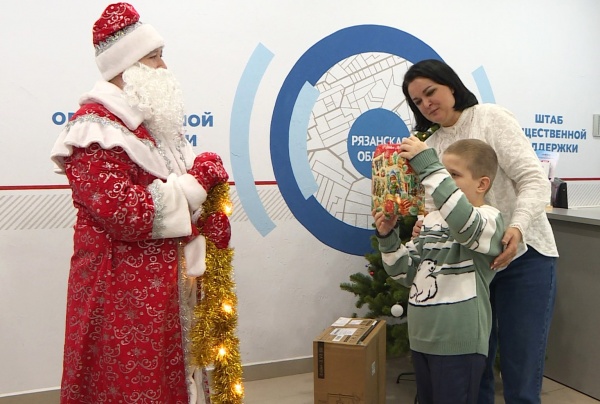 Юный рязанец получил подарок к Новому году от Андрея Макарова