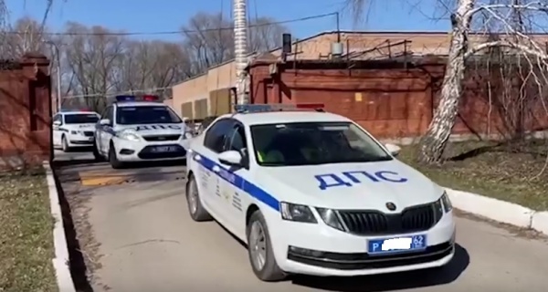 В Рязани столкнулись «Mercedes» и полицейская машина