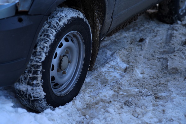 Контроль за уборкой улиц и дворов усилили в регионе из-за метели 