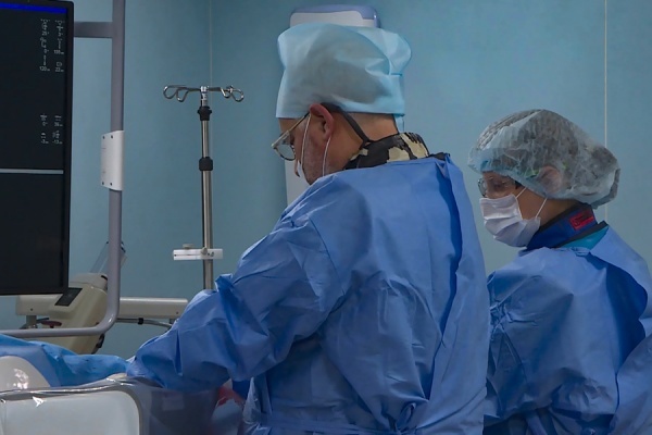 Врачи БСМП удалили пациенту кисту объемом полтора литра