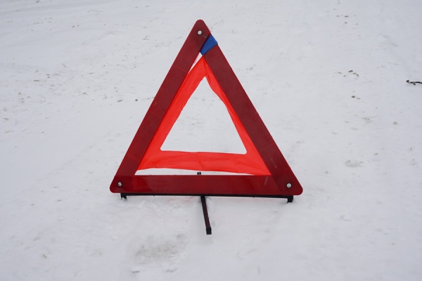 В Рыбновском районе грузовик столкнулся с перевернувшейся легковушкой 