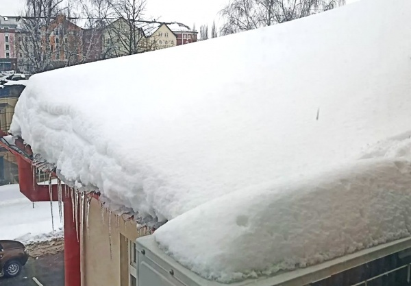 В Клепиковском округе под тяжестью снега провалились две крыши