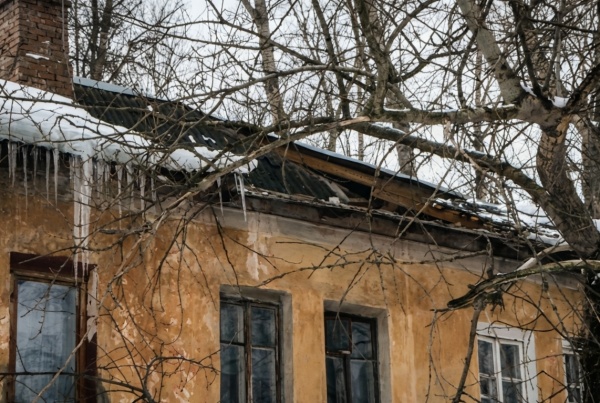 В многоэтажке на Предзаводской частично обрушилась крыша