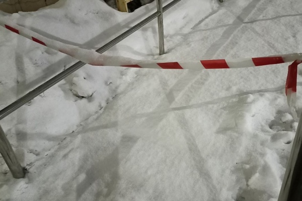 Оперативные службы работают на месте обрушения стены дома на улице Кудрявцева