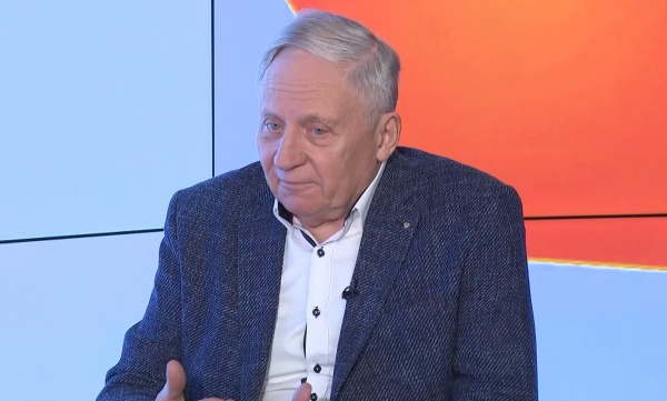 «Поговорим»: заслуженный врач РФ Сергей Якушин 